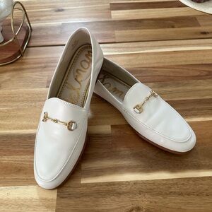 MOCASIN BLANCO CON TACON AGUJA SAM EDELMAN